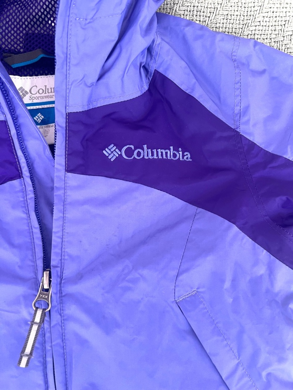 Columbia Girls' Lavender and Deep Purple Hooded Rain Jacket 4/5 Gorpcore - Picture 4 of 5